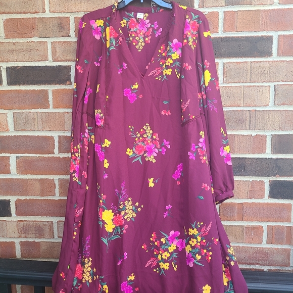 Old Navy Dresses & Skirts - Old Navy burgundy floral dress